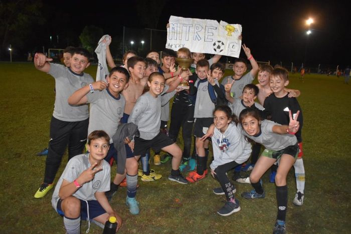 Los equipos campeones del Torneo.