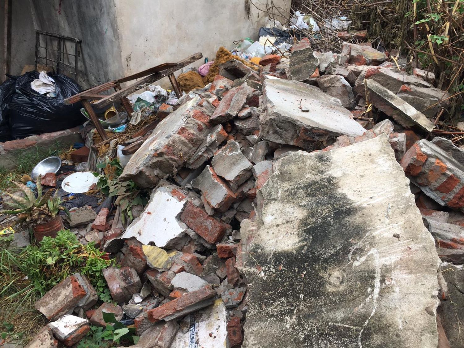 Tras el derrumbe de la casa en la barranca, la víctima se reunió con Desarrollo Humano