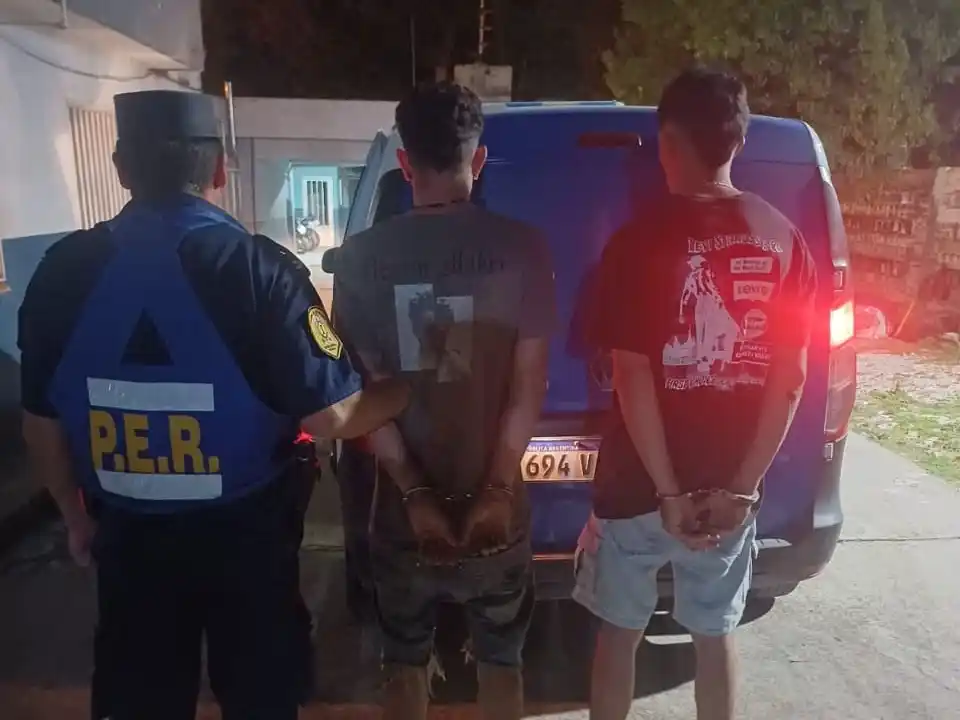 Crespo: dos jóvenes detenidos por resistencia a la autoridad y daños durante un operativo vehicular