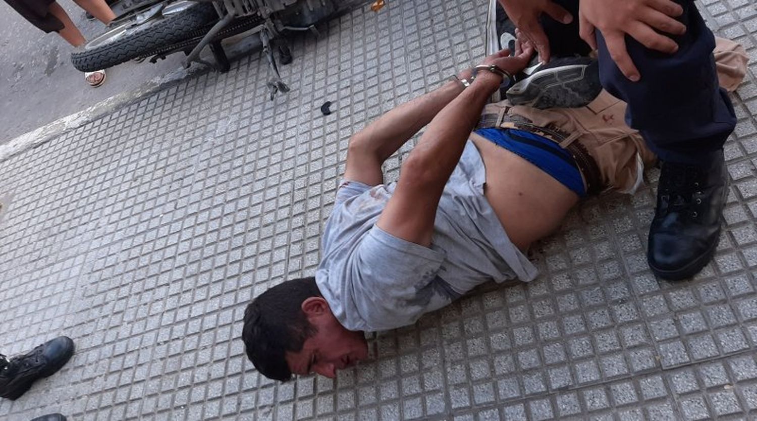Inseguridad en Quilmes: Vecinos justicieros lincharon a un ladrón que asaltó un kiosco 