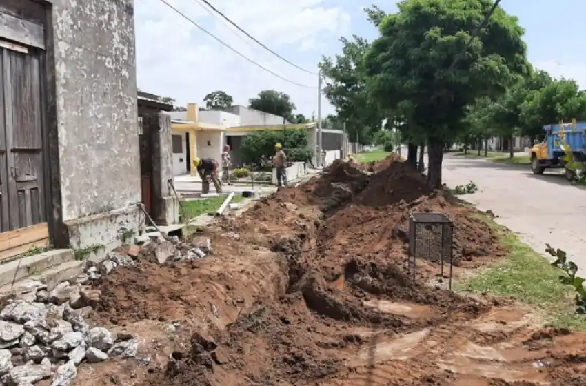 La Provincia continúa con obras de cloacas para Carlos Tejedor