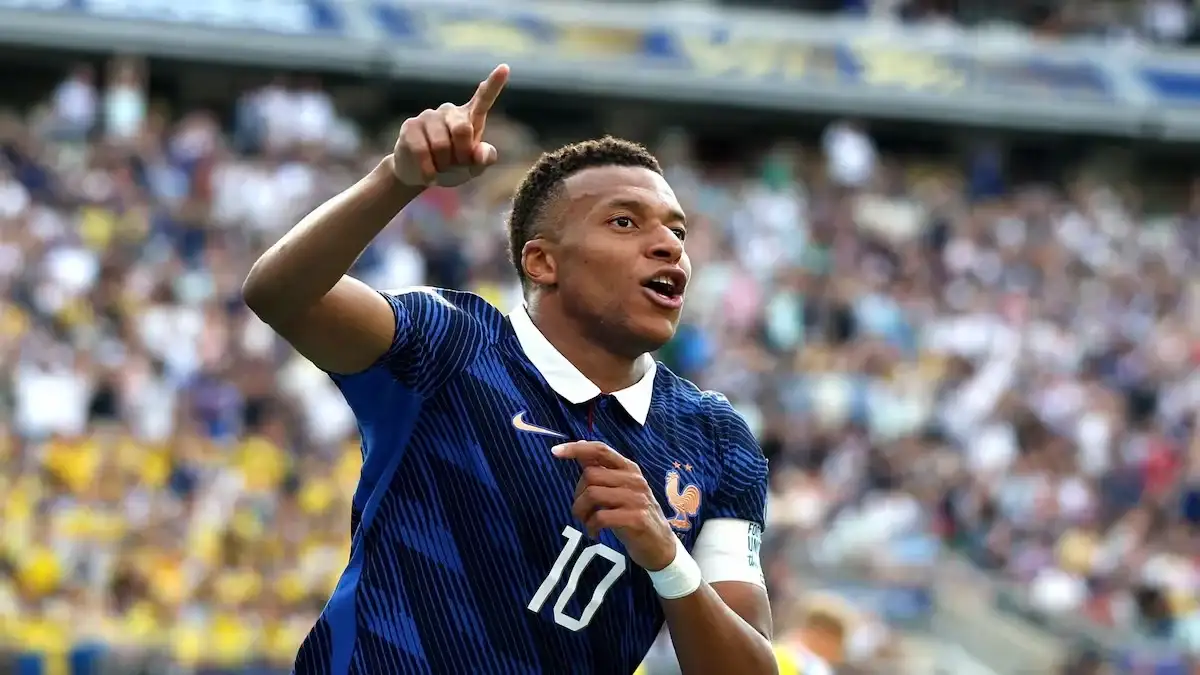 Francia derrotó 3-0 a Suecia y clasificó a octavos: Mbappé igualó a Messi con 6 goles en el torneo