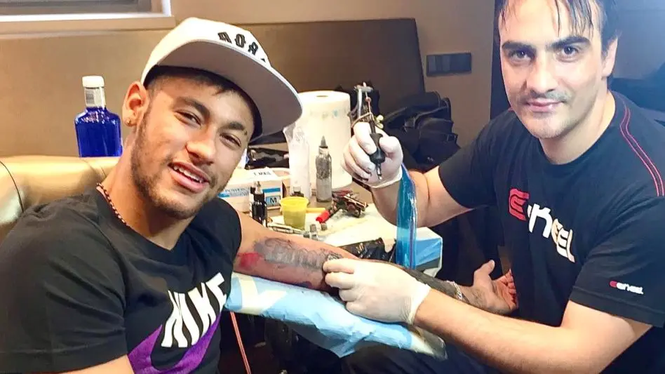 Tatuó a Palermo, Messi y Neymar: la historia del tatuador marplatense que la rompe con las estrellas de fútbol