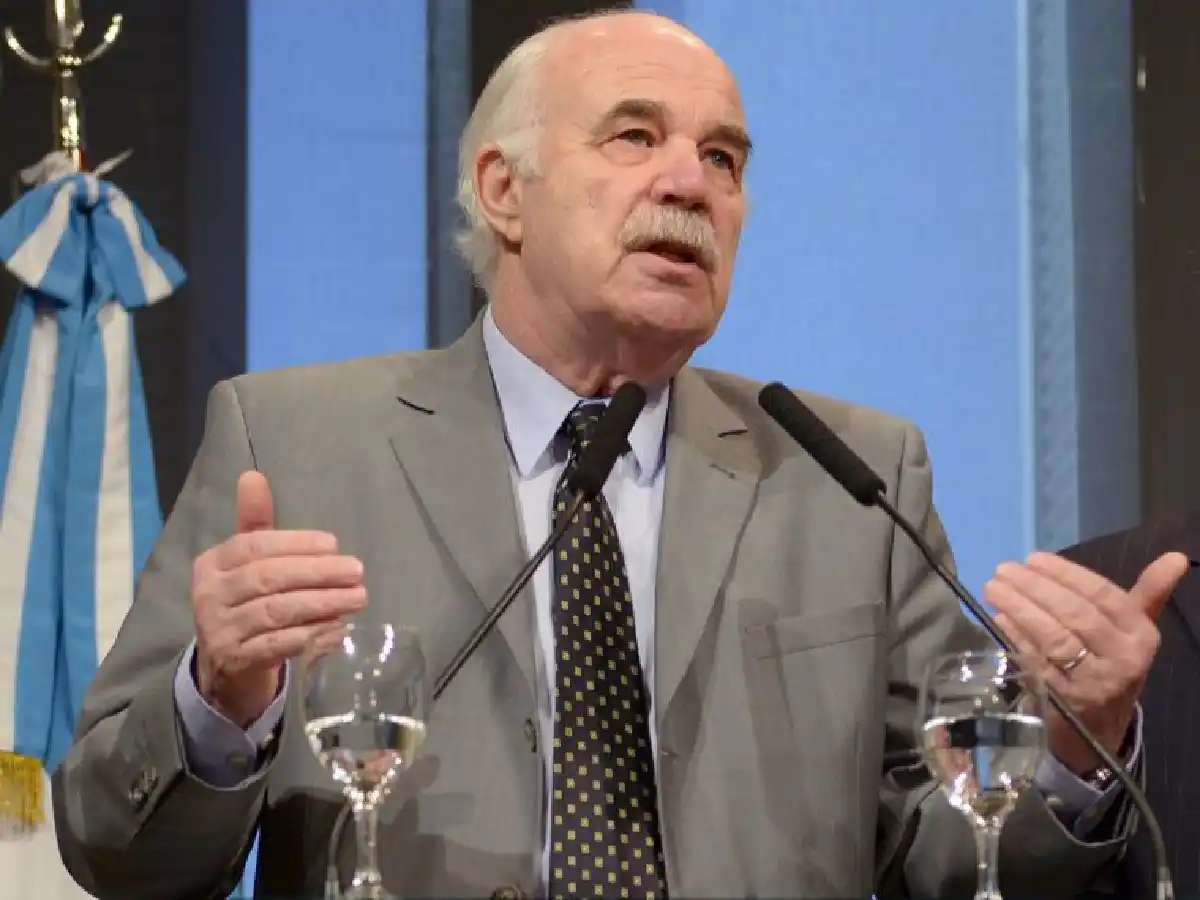 Murió por coronavirus el ex ministro Carlos Casamiquela
