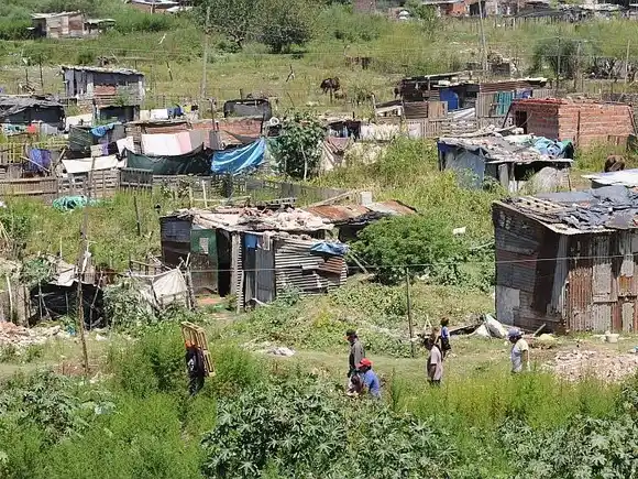 Para la Universidad Católica Argentina, la pobreza es de 36,3% y cayó más de 9 puntos
