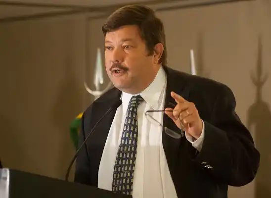 “Un país que vive del cincuenta por ciento de lo que produce no es viable”