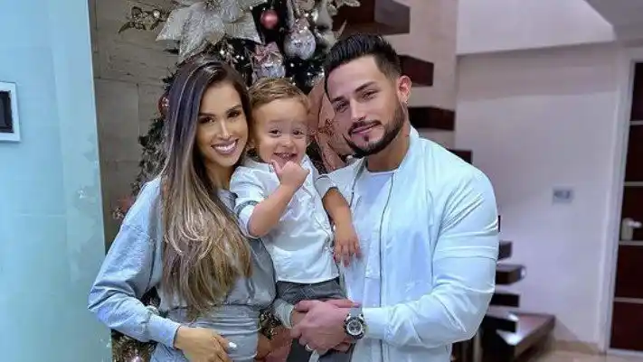 Rosmeri Marval muestra su pancita