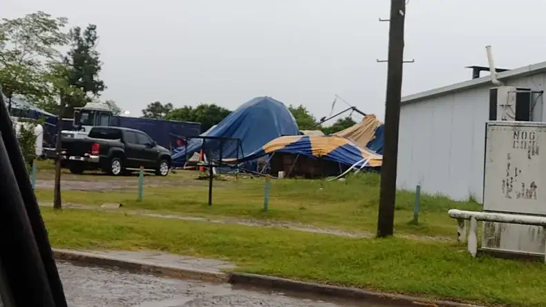 Video: un circo fue destruido por el temporal en Entre Ríos