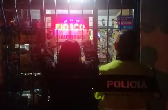 Dos comercios clausurados por venta de alcohol fuera de horario