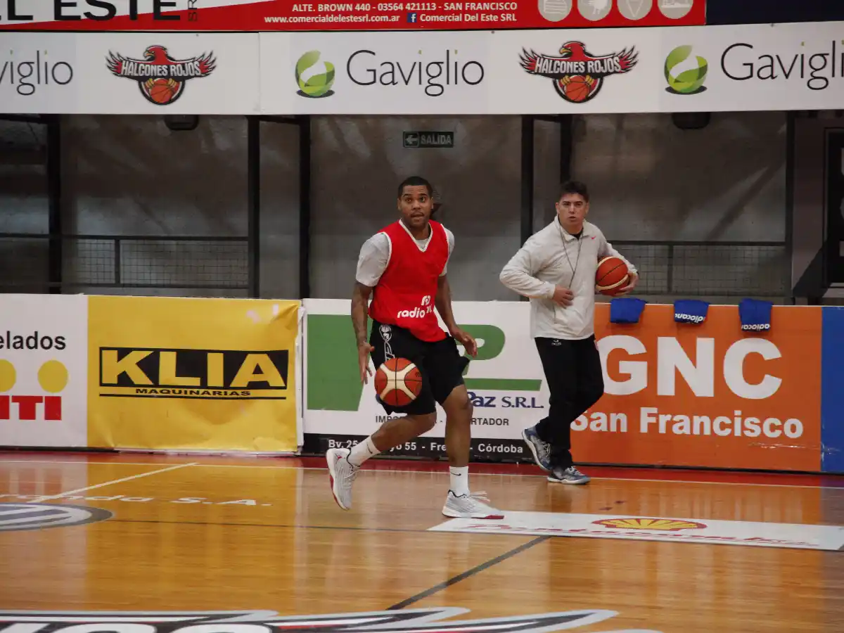 Se presenta en sociedad