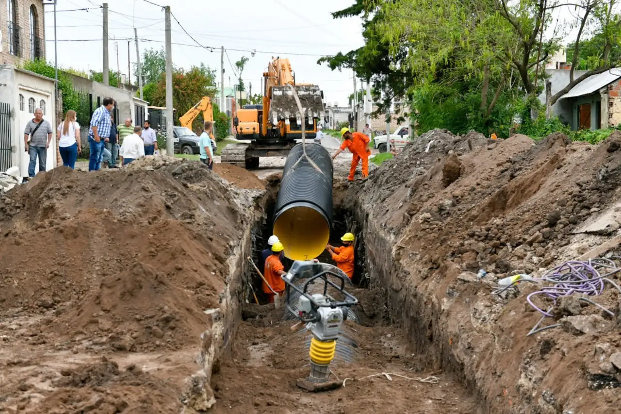 Stratta informó que el gobierno provincial amplió el financiamiento para la obra de la Cuenca de  Ezpeleta en Victoria