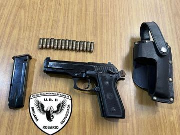 Un hombre fue detenido en el centro tras irrumpir en un domicilio en el que vive una menor de la que había abusado
