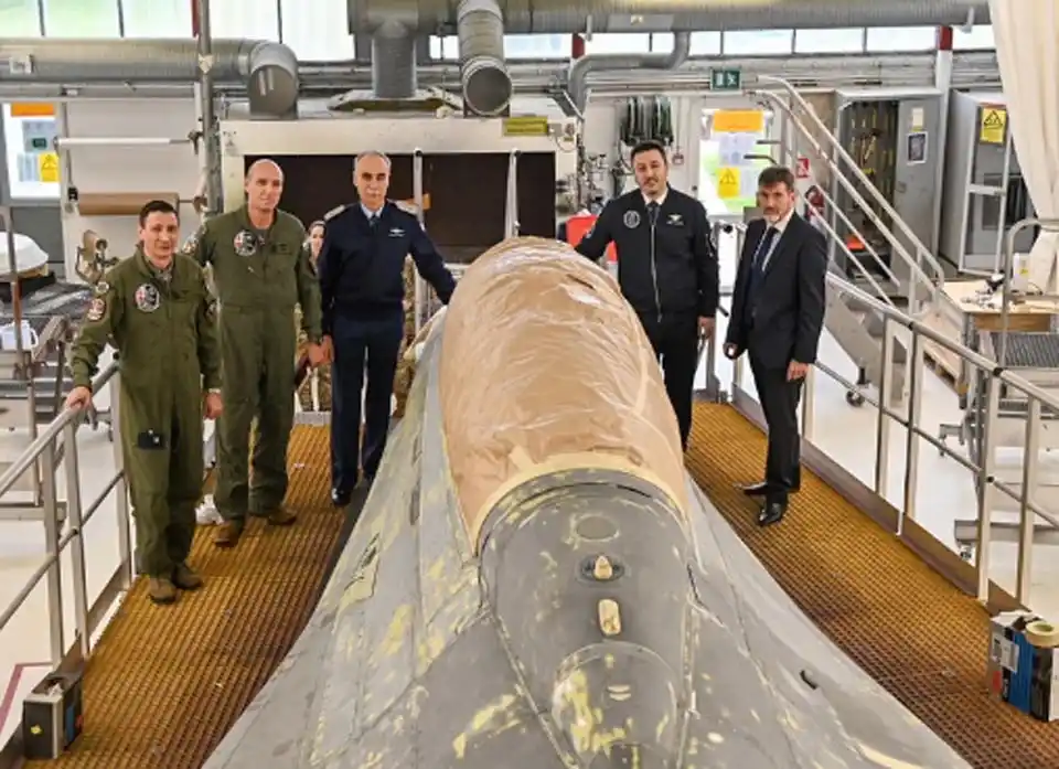 Uno de los aviones F16 en los cuales se está trabajando