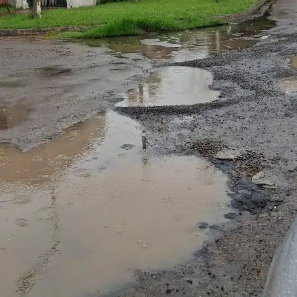 Reclamos por el estado cloacas en barrio Barrancas al Golf