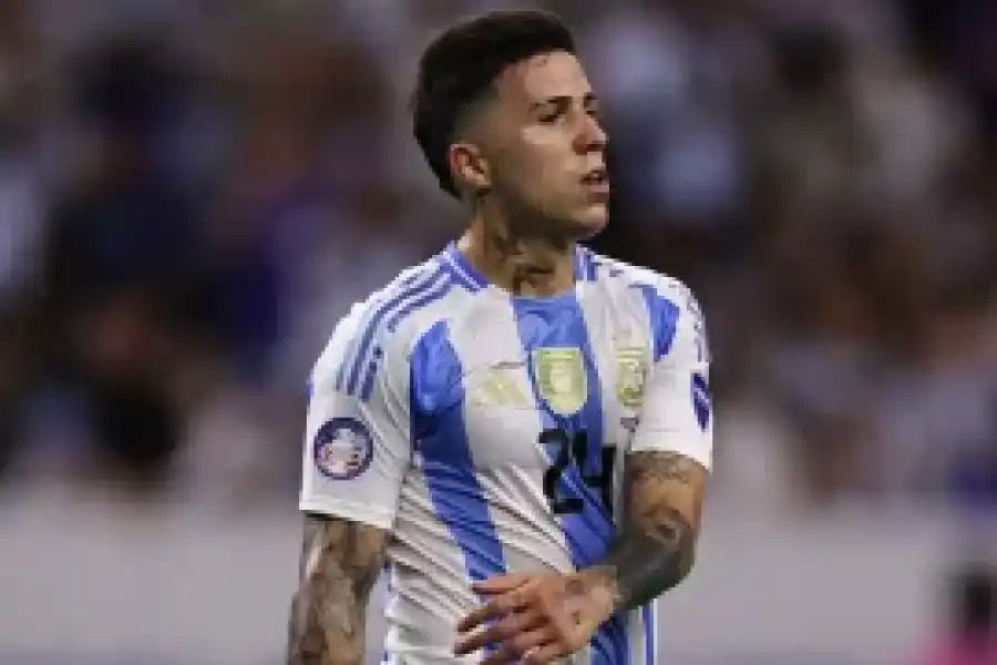 Enzo Fernández pidió disculpas por los cánticos racistas al seleccionado francés 