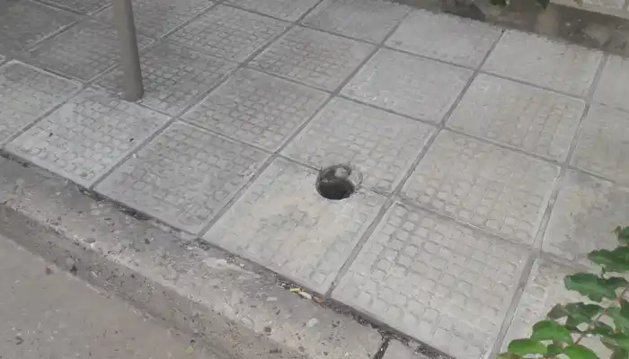 El poste estaba en Rivadavia al 1400 e iluminaba la cuadra. Foto: La Opinión.