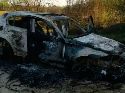 Robaron e incendiaron un auto en Concepción del Uruguay