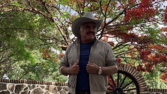 Tiktoker atiza la candela contra Vicente Fernández