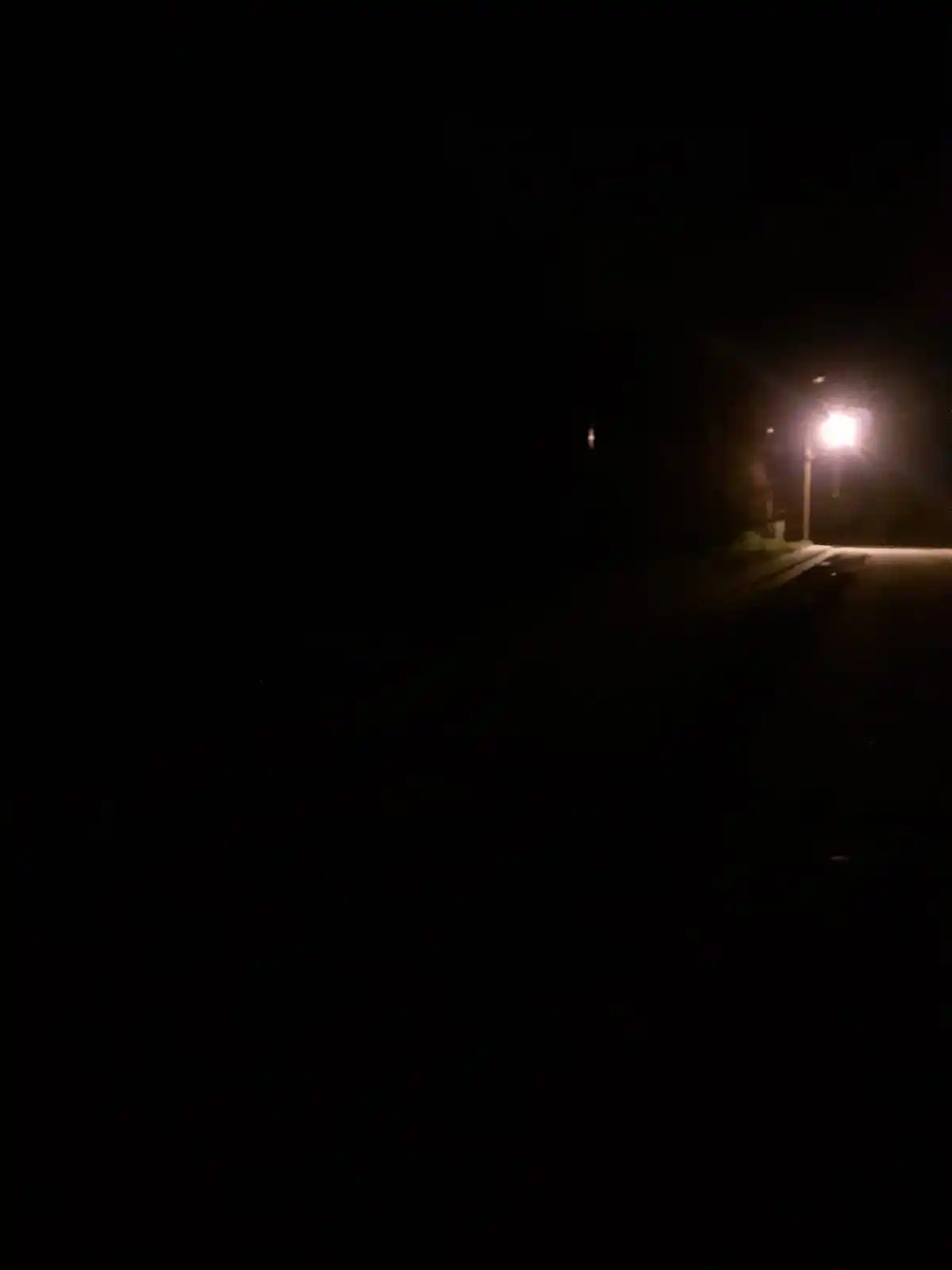 Se robaron los cables y dos barrios de la ciudad quedaron en la oscuridad total