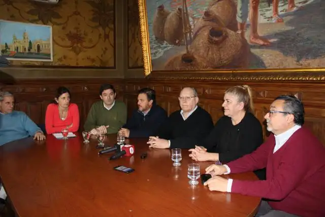 Funcionarios municipales brindaron una conferencia por el problema con el agua