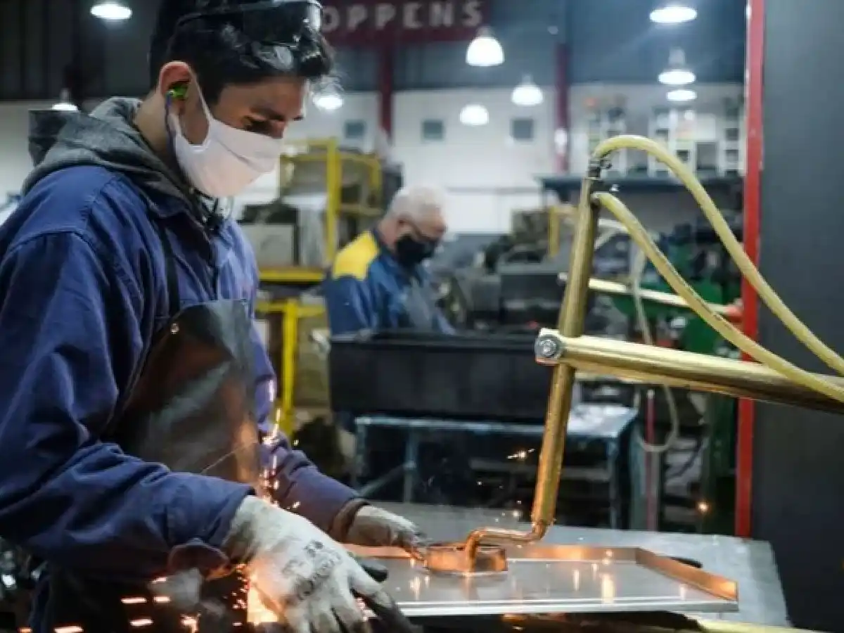 La industria se recupera: alcanzó en mayo una suba interanual del 30,2%