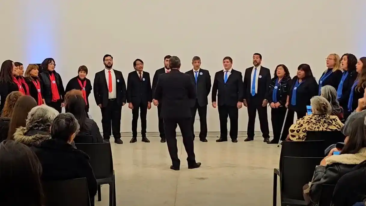 El Coro, en una presentación en la Universidad Nacional de Pilar.