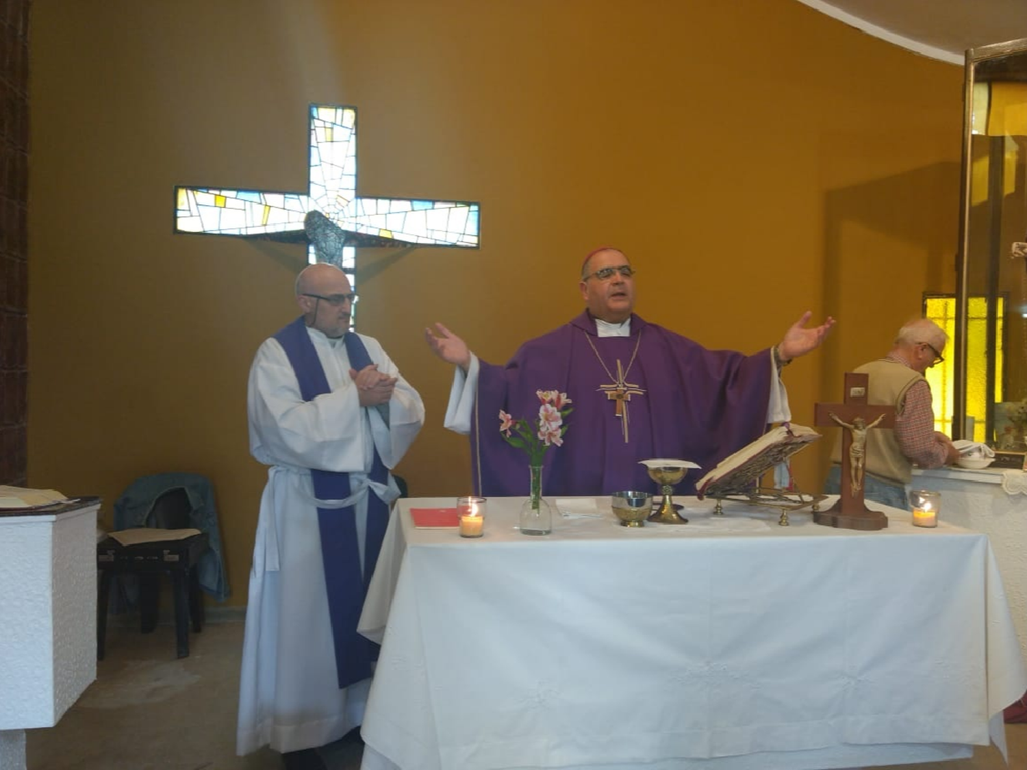 Con una misa, reabrió capilla del cementerio