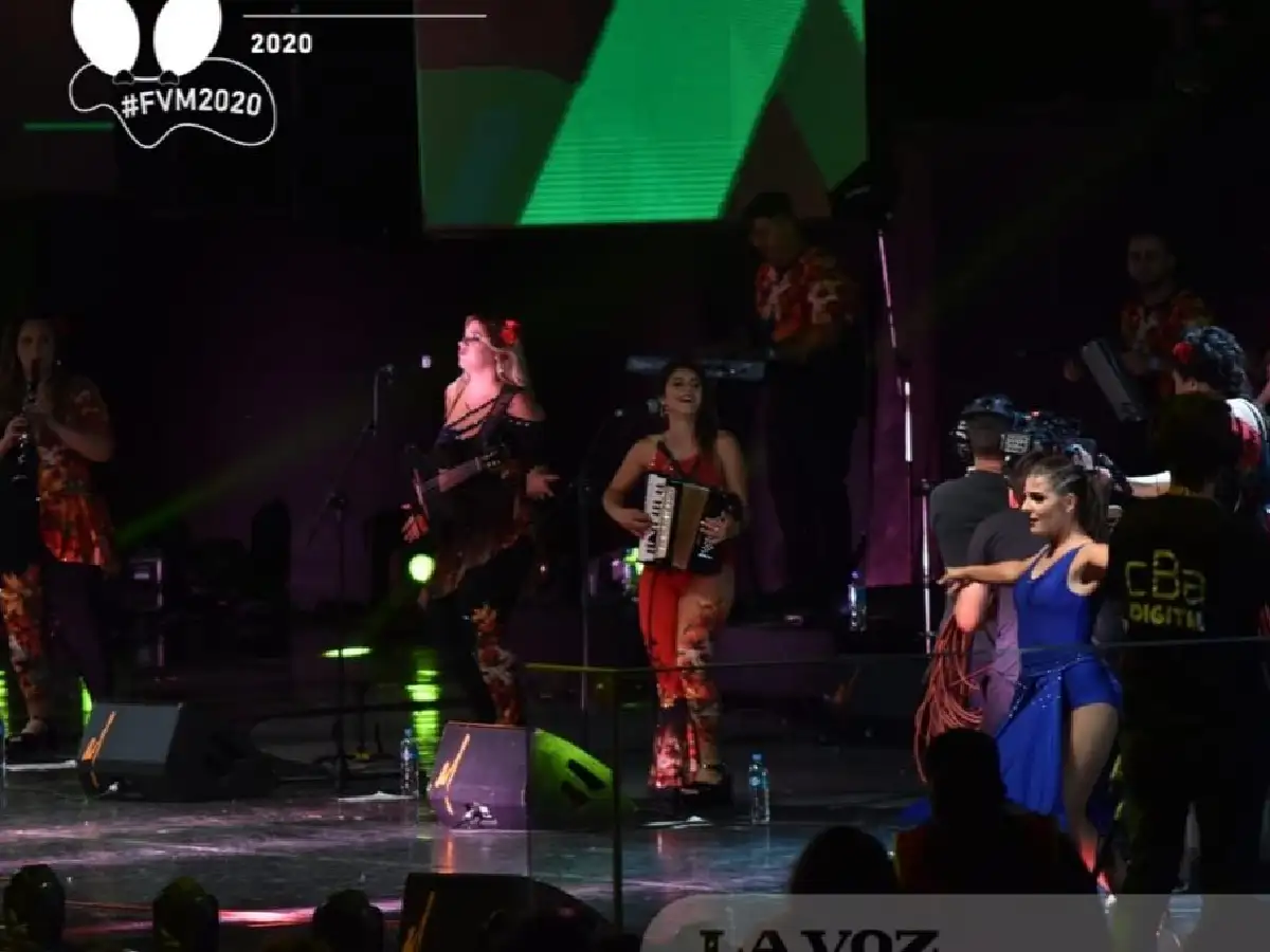 Las mujeres "arrasaron" en la apertura del Festival de Peñas 