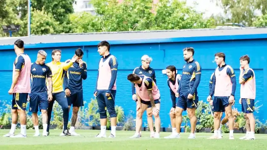 Con la vuelta de Merentiel, la probable formación de Boca para visitar a Vélez