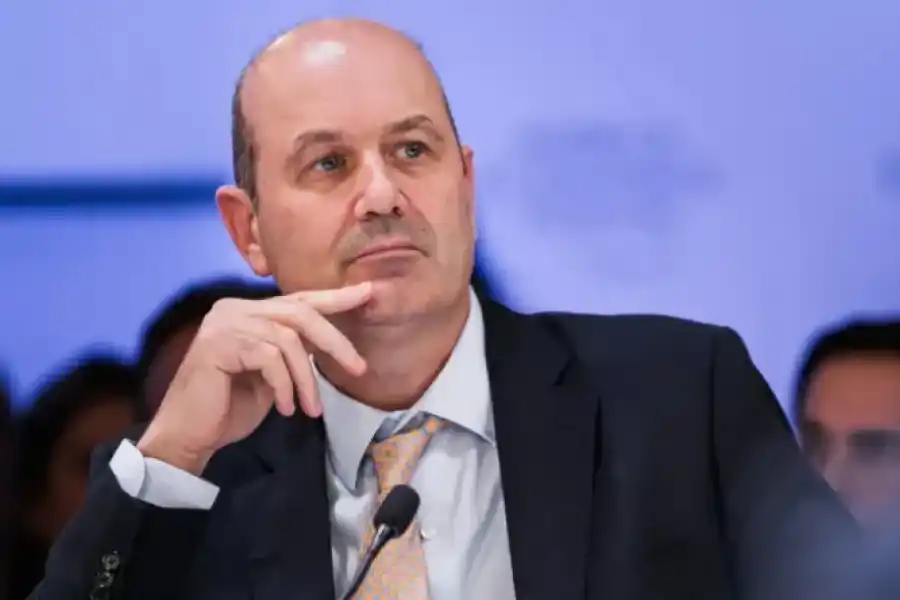 Sturzenegger denunció a La Cámpora por desviar fondos a través del Instituto Nacional del Teatro