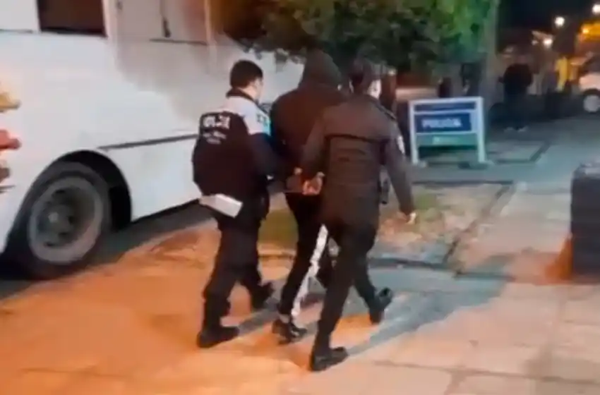 Saltó el paredón y comenzó a amenazar a su ex