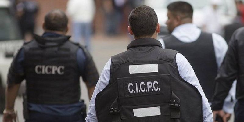 CAPTURAN a dos CICPC por transportar droga y armas
