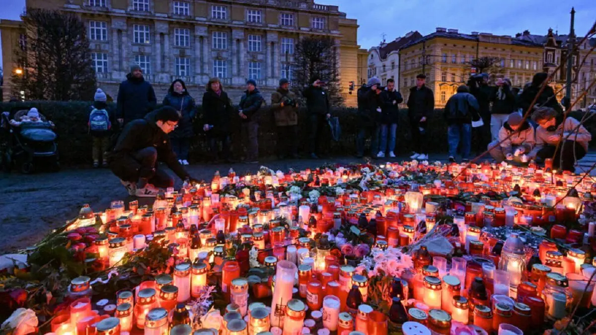 República Checa rinde homenaje a víctimas de matanza en universidad de Praga