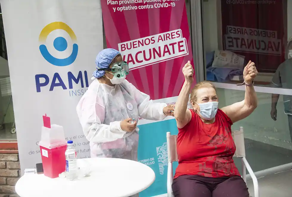 The Lancet publicó un estudio de PAMI y el CONICET sobre la eficacia de las vacunas anti Covid en adultos mayores