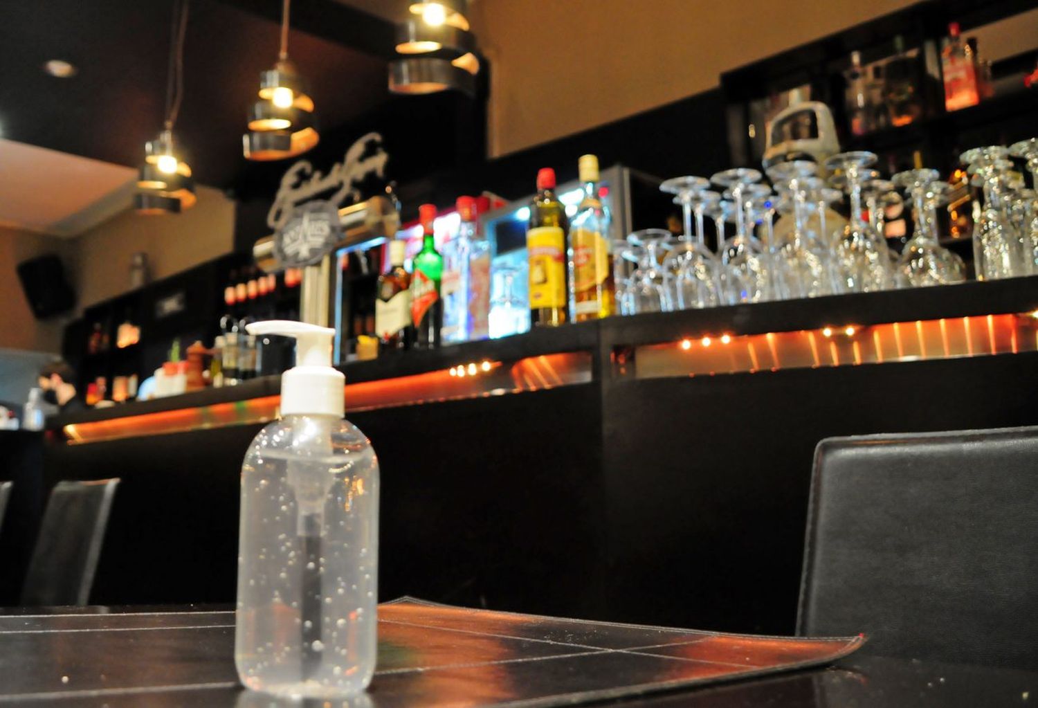 Con poco movimiento de clientes, concluyó la prueba de apertura de locales gastronómicos