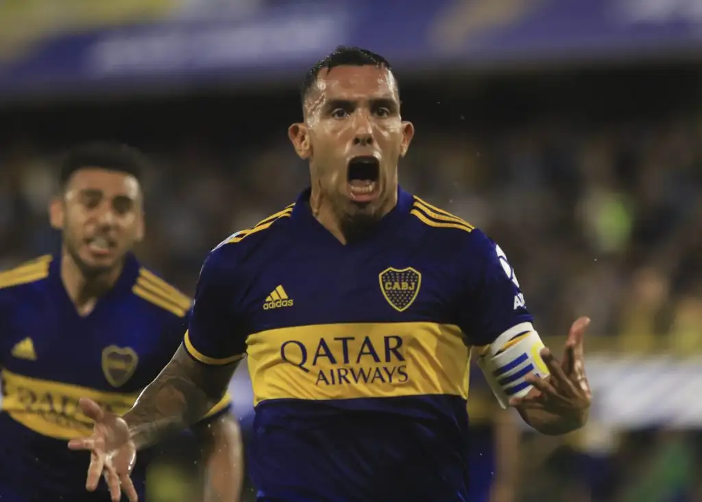 Tevez entrena solo, sin certezas sobre su futuro