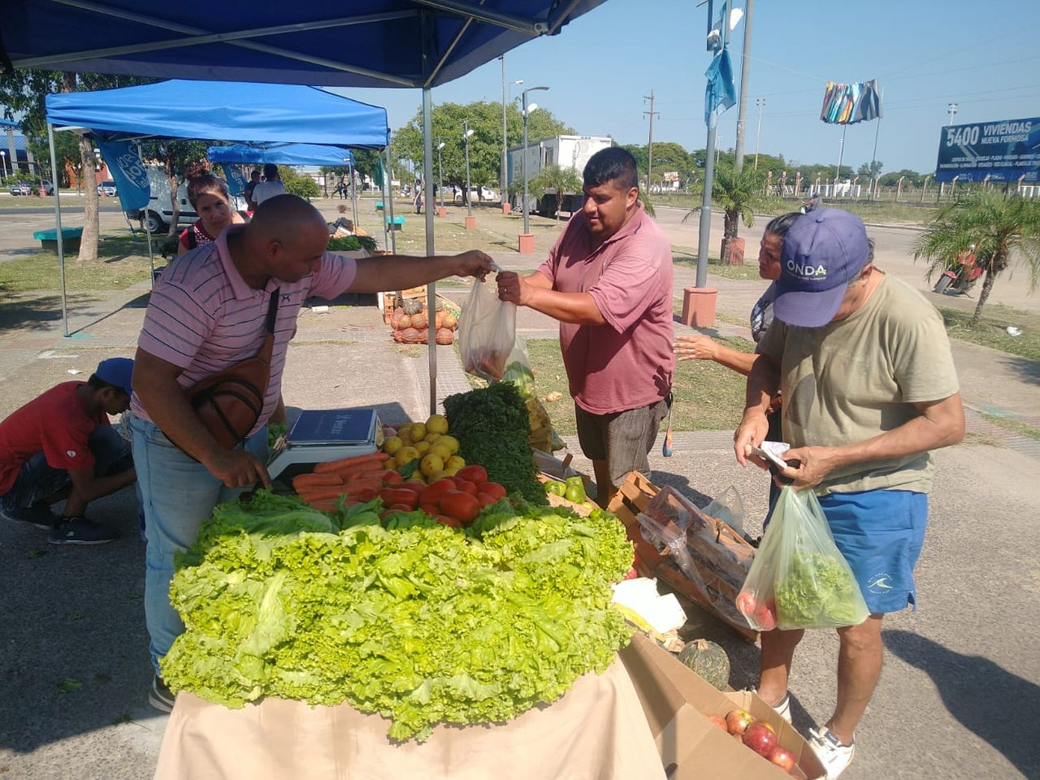 El mercado itinerante inició su recorrido beneficiando a los vecinos del barrio La Nueva Formosa