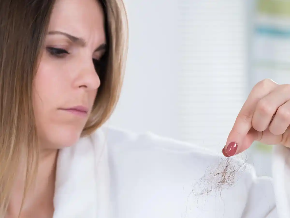 Por qué se nos cae el pelo