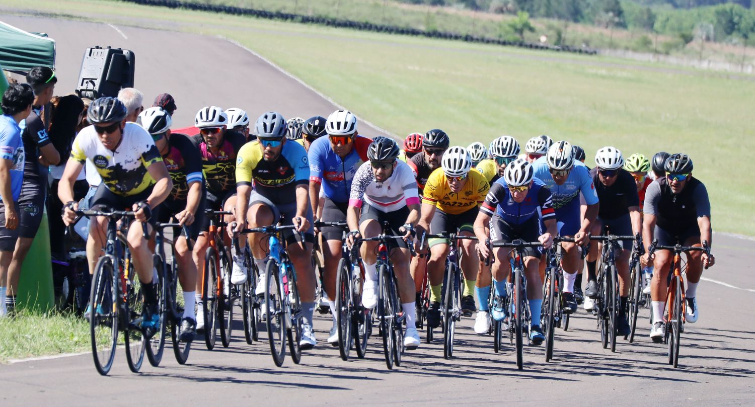 El Ciclismo de ruta vivió una fiesta en el circuito del Autódromo