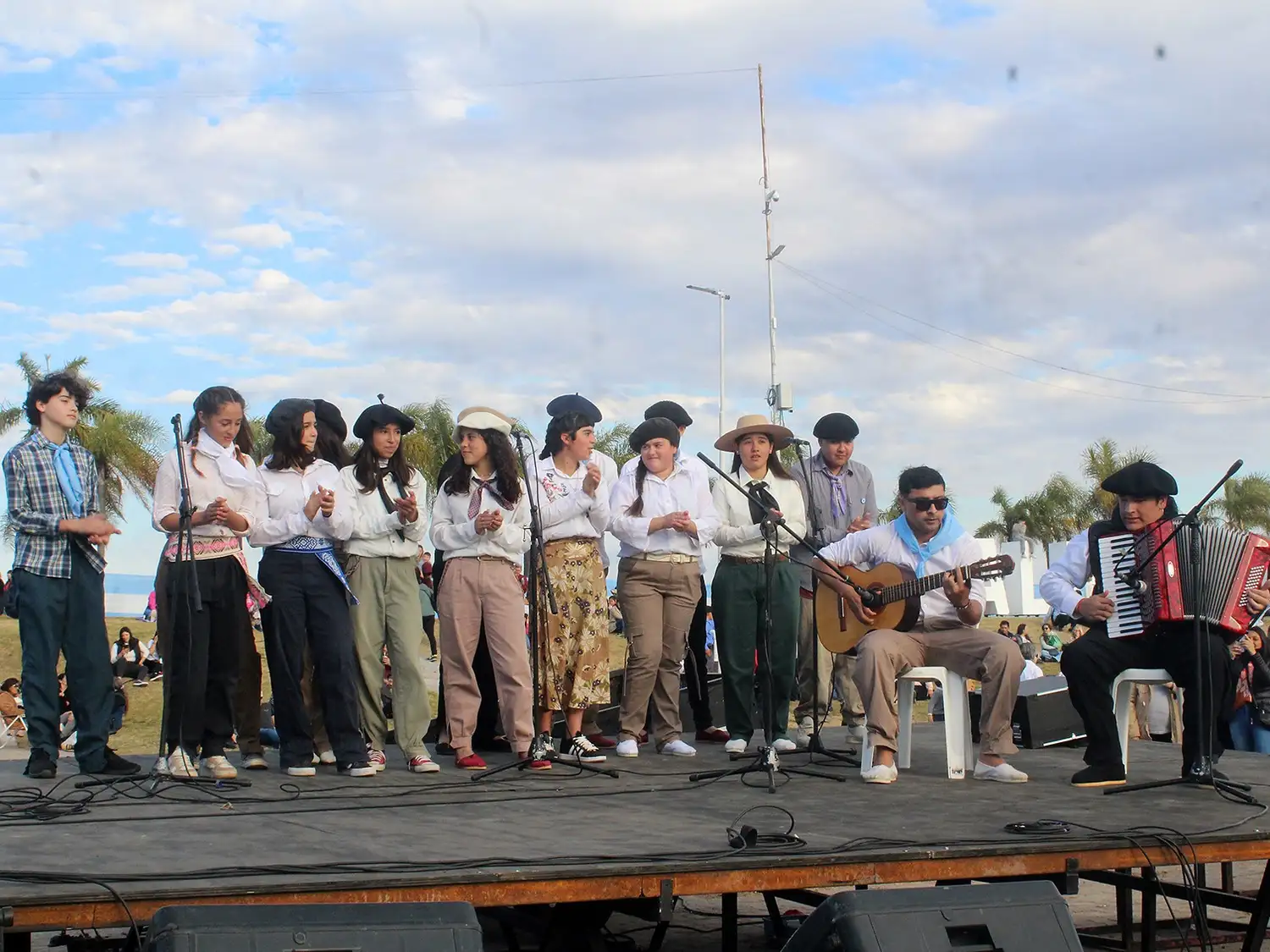 “La Selección de la Vico” se lució en el acto del 9 de Julio en la costanera