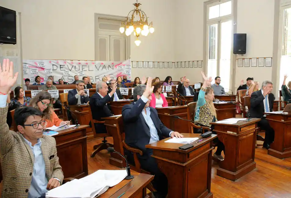 La suba del boleto disparó el debate sobre el transporte en el Concejo