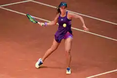 La letona Ostapenko le puso freno a Lourdes Carlé