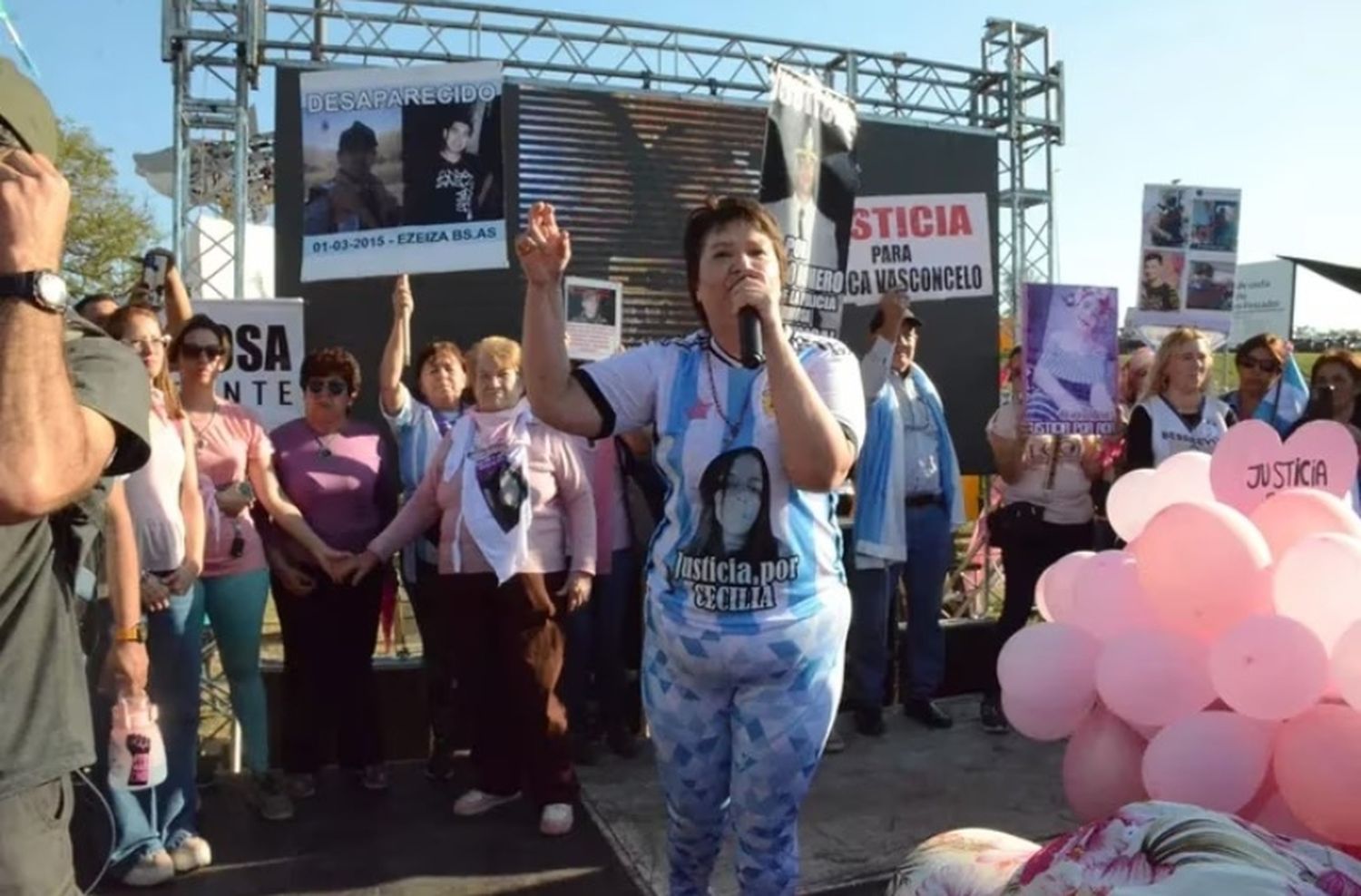 Un mes sin Cecilia Strzyzowski: se realiza una nueva marcha en el puente que une Chaco con Corrientes