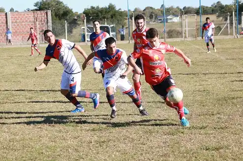 Sud América empató ante Central Larroque y resignó la punta