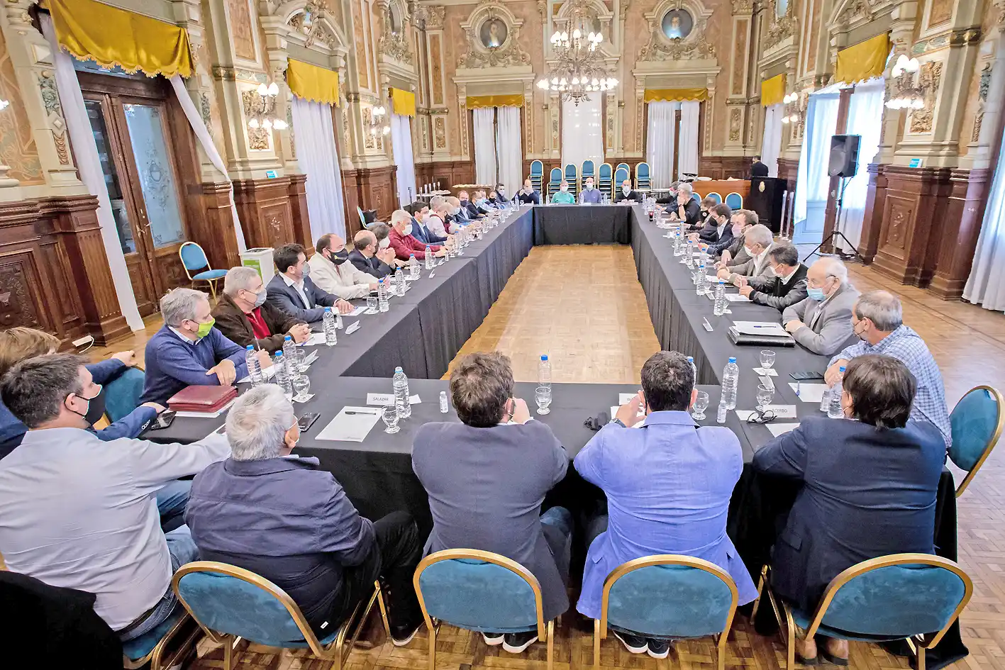 Kicillof encabezó una serie de reuniones con intendentes para evaluar obras y demandas