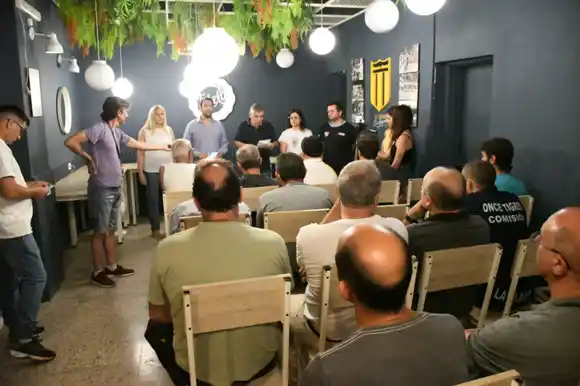 Chivilcoy: Britos entregó subsidios por más de 12 millones de pesos a entidades deportivas