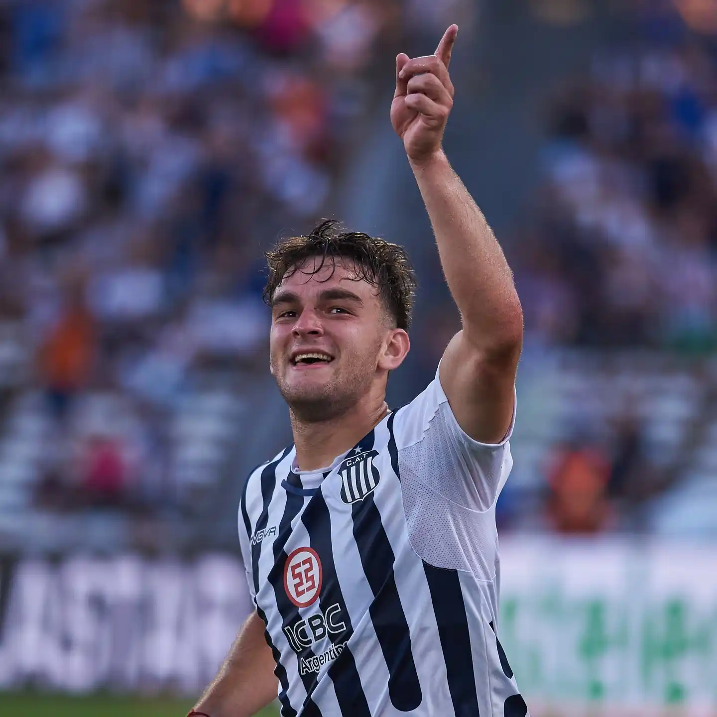 Depietri festeja el gol del 2-0.