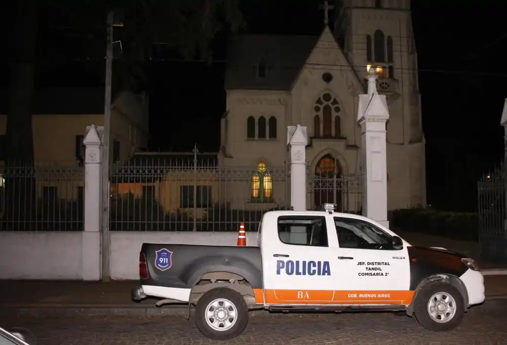 Robaron  e  hicieron destrozos en la parroquia Santa Ana