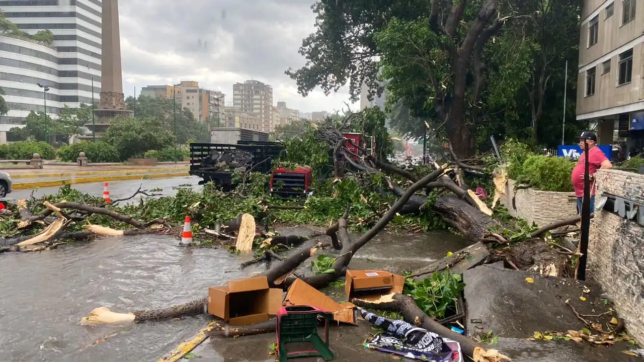 SE CAE EL CIELO: caos por lluvias en Caracas (+ Video)