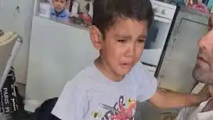 La querella solicitó la detención de la madre del menor y de su pareja.